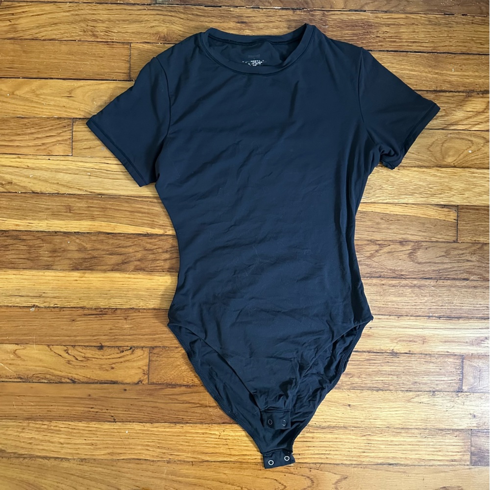 skims fits everybody tshirt bodysuit in onyx black
